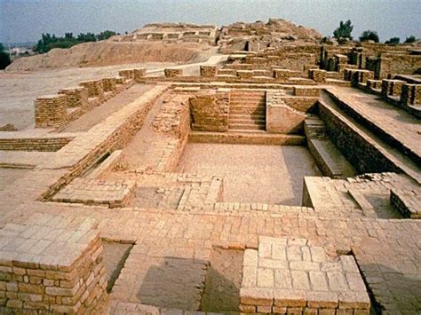 which is the largest city of harappan civilization